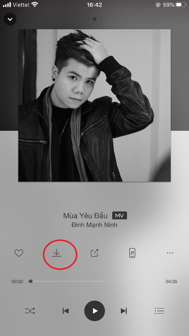 Ấn vào bài hát bạn muốn rồi ấn tải về