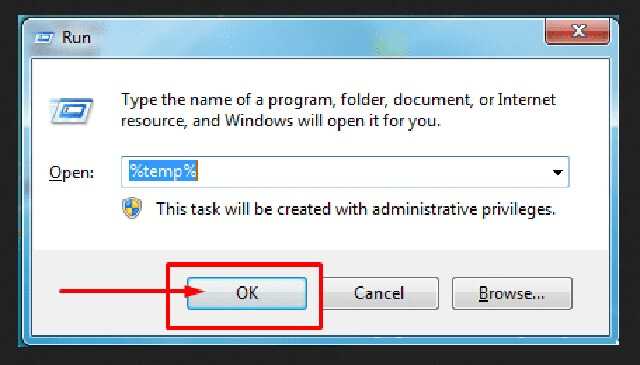 Bấm tổ hợp Windows (cửa sổ) + R để mở hộp thoại có tên Run. Nhập "%temp%" rồi bấm chọn OK.